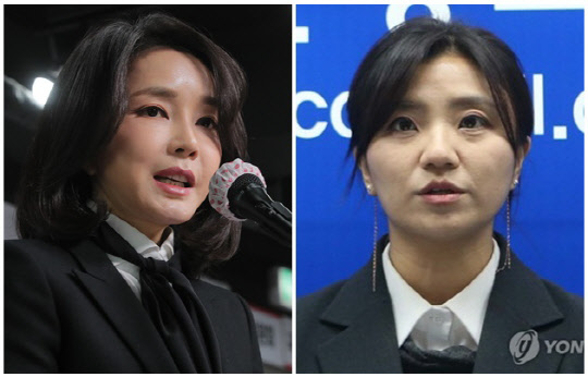 윤석열 국민의힘 대선 후보 부인 김건희씨(왼쪽)와 김소연 변호사. <연합뉴스>